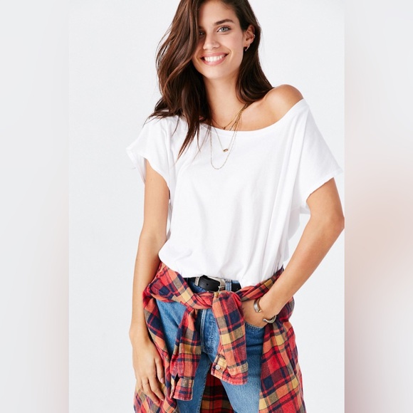 SOLD ❤️ UO Truly Madly Deeply Off The Shoulder Tee - Picture 2 of 7